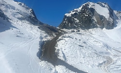 Der Zufahrtsweg zur Bergstation Eisjoch führt geradewegs über die Skipiste.