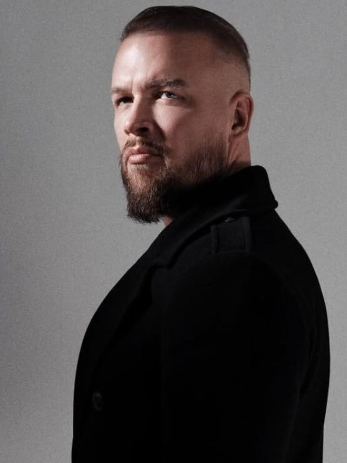 Felix Blume (Kollegah) zwischen Jura, Malerei und Größenwahn: Auf „Alpha DNA“ rappt er sich ...
