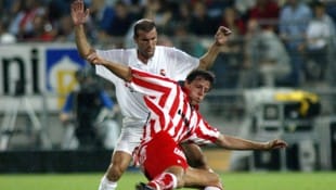 GAK-Legende Rene Aufhauser (hier im Duell mit Zidane) glaubt an den Klassenerhalt seines ...