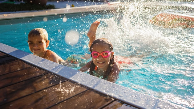 Beim Pool hört aktuell in manchen Gemeinden der Spaß auf.