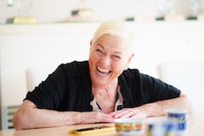 Sie hat immer den Schmäh rennen: Am 13. Mai wird Jazz Gitti unverwüstliche 80 Jahre alt.