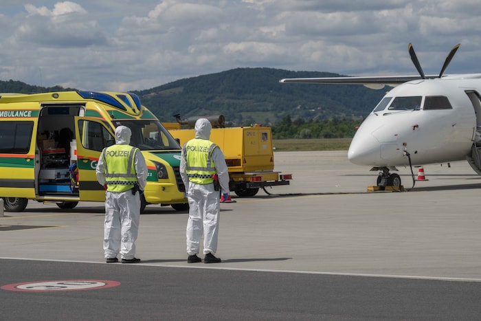 Zum Durchklicken: Auch die Polizei war bei dem simulierten Gesundheitsnotstand vor Ort und ...