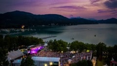 Die einzigartige Atmosphäre der Ostbucht-Arena am Wörthersee zieht jedes Jahr Gäste aus ganz ...