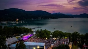 Die einzigartige Atmosphäre der Ostbucht-Arena am Wörthersee zieht jedes Jahr Gäste aus ganz ...