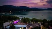 Die einzigartige Atmosphäre der Ostbucht-Arena am Wörthersee zieht jedes Jahr Gäste aus ganz ...