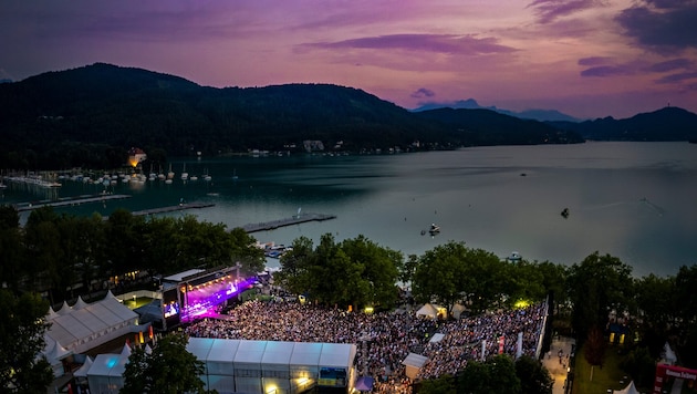 Die einzigartige Atmosphäre der Ostbucht-Arena am Wörthersee zieht jedes Jahr Gäste aus ganz ...