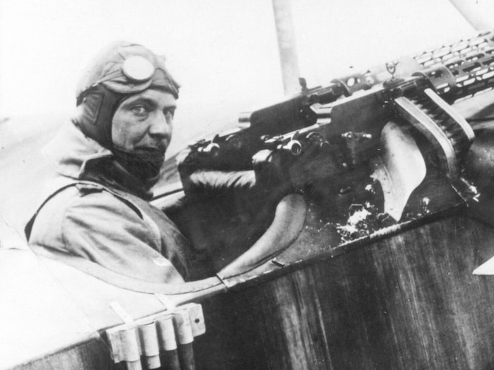 Im Ersten Weltkrieg war Göring ein gefeierter Flugheld, er übernahm 1918 das Geschwader des ...