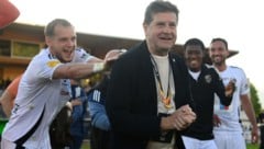 Dietmar, her mit der Kohle! Das würde WAC-Boss Riegler nur zu gerne machen. . .