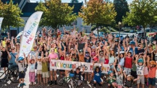 250 Radfahrer wünschen sich mit der Kidical Mass sichere Radwege.