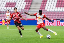 Aboubacar Camara (re.) erzielte ein absolutes Traumtor.
