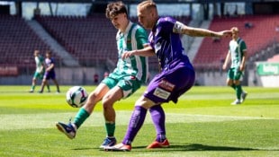 Im Heimspiel gegen Rapid verletzte sich Austrias Flo Jaritz (re.) schwer am Knie.