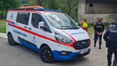 Wasserrettung und Polizei suchten in der Salzach nach zwei Schlauchbootfahrern.