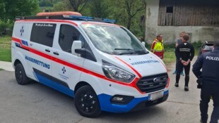Wasserrettung und Polizei suchten in der Salzach nach zwei Schlauchbootfahrern.