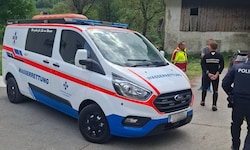 Wasserrettung und Polizei suchten in der Salzach nach zwei Schlauchbootfahrern.