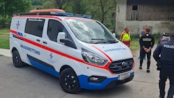 Wasserrettung und Polizei suchten in der Salzach nach zwei Schlauchbootfahrern.