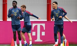 Alphonso Davies (l.) hat sich erneut verletzt.