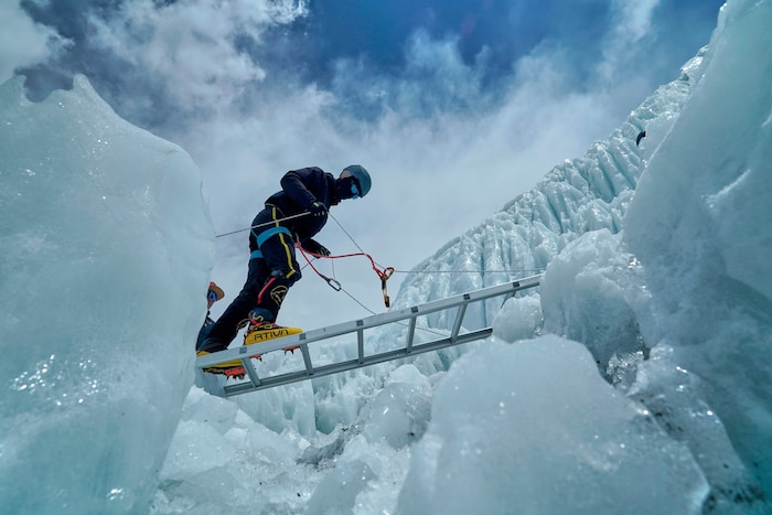 In Nepal befinden sich acht der 14 Achttausender der Welt, darunter den Everest.