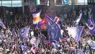 2300 Austria-Fans unterstützen Violett am Sontag in Hütteldorf.