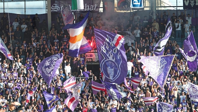 2300 Austria-Fans unterstützen Violett am Sontag in Hütteldorf.