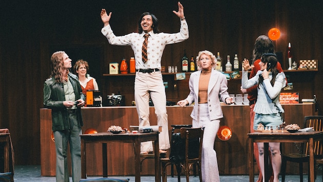 Das Ensemble von „Kafana Beisl Culture Clash“ im Grazer Schauspielhaus