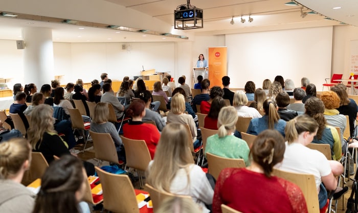 Bei der Veranstaltung im Kepler Universitätsklinikum Linz zum Thema Sternenkinder trafen sich ...