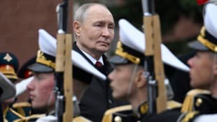 Kremlchef Wladimir Putin nimmt aus Angst vor ukrainischen Drohnenangriffen die Parade diesmal ...