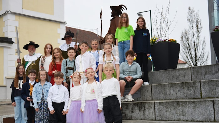 Kinder aus St. Agatha gestalten einen eigenen Musikbeitrag.