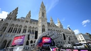 Der Rathausplatz verwandelt sich ab heute für eine Woche lang zum Zentrum des 70. Eurovision ...