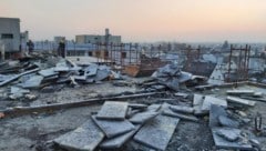 Nach dem verheerenden Brand in der Silvesternacht, der das Dach komplett zerstörte, schreiten ...