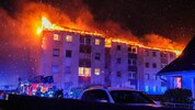 Zu Silvester brannte in Traun ein Mehrparteien- haus. Die Wohnungen wurden stark beschädigt und ...