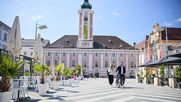 Der Rathausplatz ist zentraler Punkt der „NÖ-Card-Tour“ durch St. Pölten.
