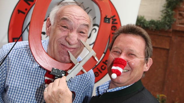 August Mayer (links) und Obmann Alfred Pech mit Nasenschoner, um sein „Kampfgerät“ zu schützen.