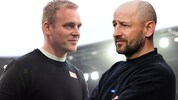 Hoff Thorup (li.) und Helm werden im Derby abgehört.
