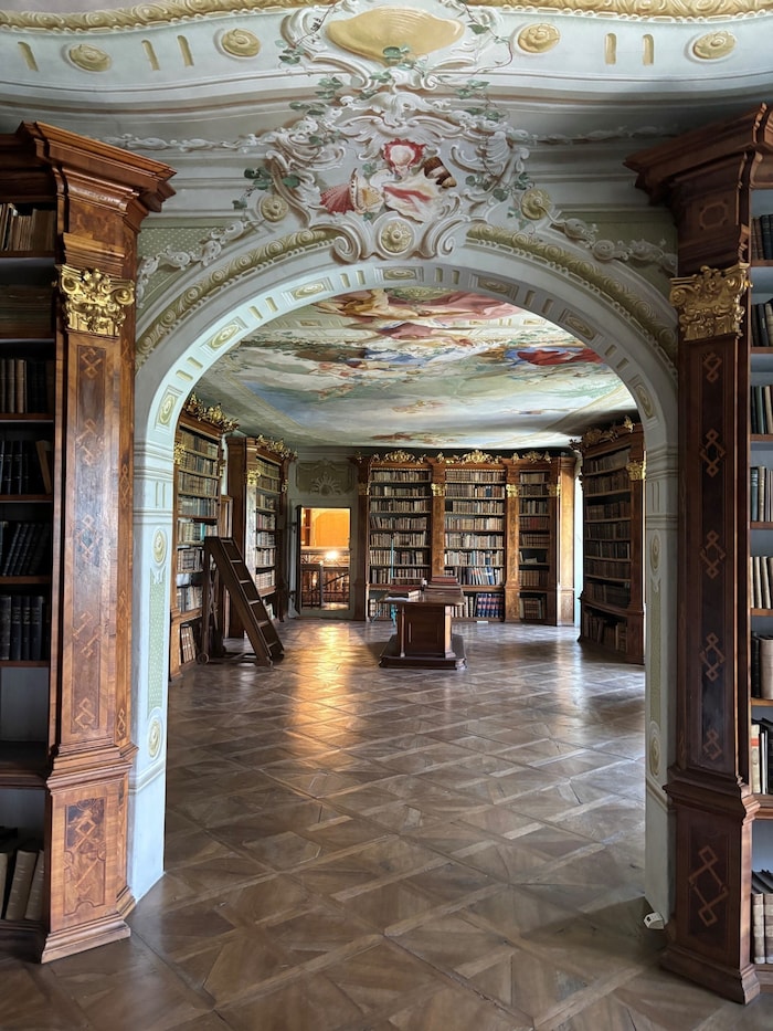 Einblicke in die historisch einzigartige Bibliothek.