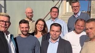 Die Vorstandsmitglieder des Vereins mit Pulkaus Bürgermeister Leo Ramharter (ganz rechts).