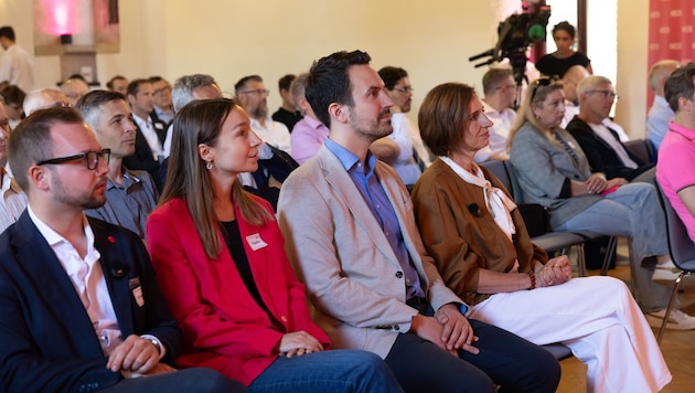 NEOS luden in Niederösterreich zum Landesparteitag in die Burg Perchtoldsdorf.