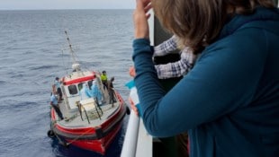 Die Passagiere auf der MV Hondius warten auf Evakuierung ...