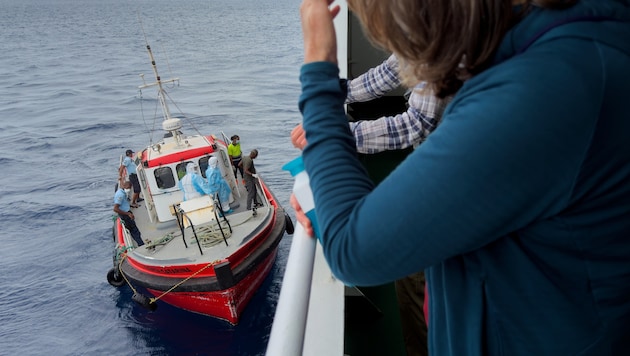 Die Passagiere auf der MV Hondius warten auf Evakuierung ...