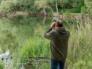 Ein Angler beobachtete den Einsatz vom Ufer schräg gegenüber. Es hätte sich statt eines Toten ja ...