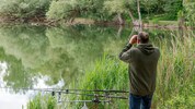 Ein Angler beobachtete den Einsatz vom Ufer schräg gegenüber. Es hätte sich statt eines Toten ja ...