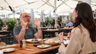 Barrie Kosky beim Interview mit der „Krone“
