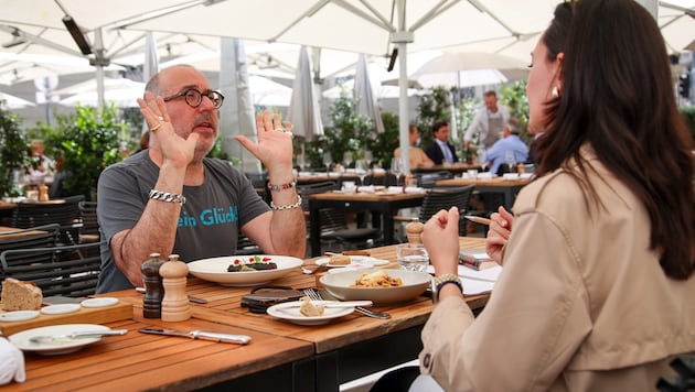 Barrie Kosky beim Interview mit der „Krone“
