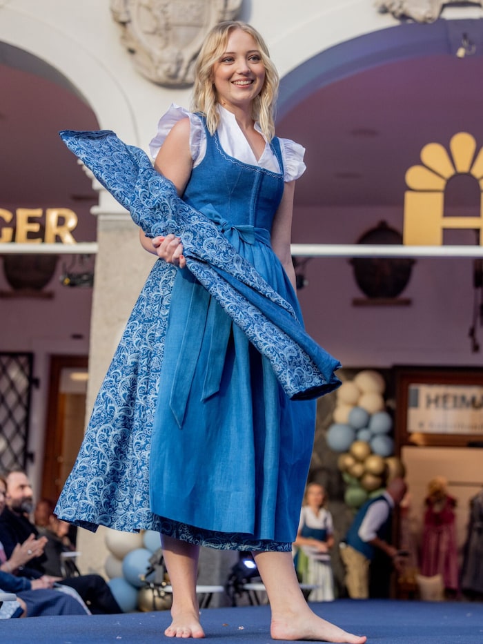 Das traditionelle Blaudruckdirndl