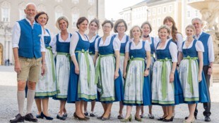 Das Teams des Heimatwerkes in Jubiläumsstimmung