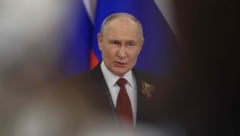 Wladimir Putin zeigte sich am 9. Mai bei der Militärparade am „Tag des Sieges“ noch ...