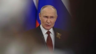 Wladimir Putin zeigte sich am 9. Mai bei der Militärparade am „Tag des Sieges“ noch ...