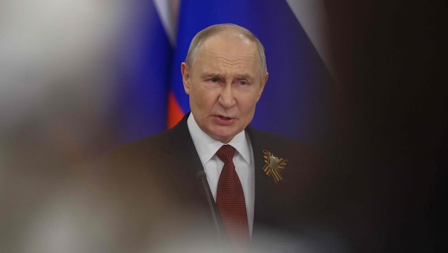 Wladimir Putin zeigte sich am 9. Mai bei der Militärparade am „Tag des Sieges“ noch ...