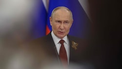 Wladimir Putin zeigte sich am 9. Mai bei der Militärparade am „Tag des Sieges“ noch ...