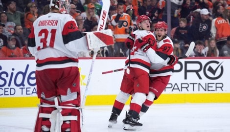 Die Carolina Hurricanes setzten sich gegen die Philadelphia Flyers durch.