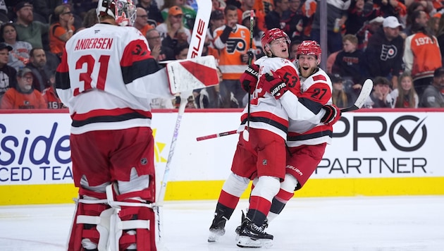 Die Carolina Hurricanes setzten sich gegen die Philadelphia Flyers durch.